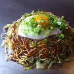 安芸 - 広島お好み焼き「そばデラックス」です。