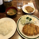 かつれつ四谷たけだ - 全景です。