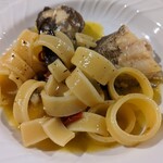 （h）etta - カラマリと黒ソイのペペロンチーノ