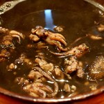 栄夏 - イカすみ汁の中には、ゲソとワタがたっぷりです。