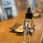 にくの助 - 各席にアルコール完備。