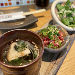 Nikunosuke - 5時間炊いた黄金のスープ・十勝ハーブ牛の塩ユッケ・ローストビーフのちょい盛りサラダ