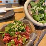 にくの助 - 十勝ハーブ牛の塩ユッケ・ローストビーフのちょい盛りサラダ