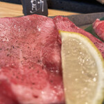 にくの助 - 溶岩石で焼くタン2種