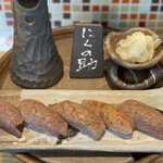 にくの助 - 特選肉寿司5貫（マルカワ・カメノコ・シンシン・トモサンカク・ランプ）。