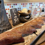 にくの助 - 特選肉寿司5貫（マルカワ・カメノコ・シンシン・トモサンカク・ランプ）。