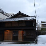 詰所三国 - 外観（雪の朝）