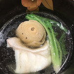 日本料理 太月 - フルコース１６５００円。クエの椀。下仁田ネギとクエのシンプルなお椀です。お出汁が美味しすぎて、バケツ一杯飲めそうです（╹◡╹）（╹◡╹）（笑）