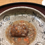 日本料理 太月 - フルコース１６５００円。蓮根餅 香箱蟹餡。香箱蟹の餡は、身と内子が相当量使われていて、蟹の風味が広がります（╹◡╹）（╹◡╹）