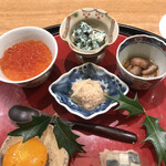 日本料理 太月 - フルコース１６５００円。八寸。菊菜？白和え、海鼠酢、鯖寿司、助子煮、イクラ玉じめ、金柑煮。一つひとつが丁寧な調理で、とーっても美味しくいただきました（╹◡╹）（╹◡╹）