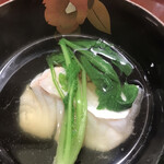 日本料理 太月 - フルコース１６５００円。クエの椀。脂、白身ともにシッカリしたクエを、自慢のお出汁が支えています（╹◡╹）（╹◡╹）