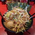 ラーメン 厚木家 - ネギチャーシュー麺に味卵