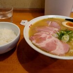 はまんど - 白湯ラーメン+熟地醤油卵+地元ごはん