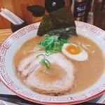 中華そば もり川 - ★★中華そば 濃厚 700円 熊本ラーメンらしいが博多豚骨ラーメンに少し醤油を足した程度。安く見えるが500円で博多豚骨替え玉付きなんてザラなので、わざわざここに行く理由は無い！