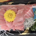 西友 - 料理写真:脂のりのりで、醤油をハジくハジく!