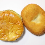 Ekihokubekari - ←とろけるクリームチーズ。→カレーパン。
