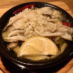 haracucci - 牡蠣の熱々アヒージョ（700円）