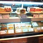 フルーツフルーツ - 休日13時頃のショーケース✨