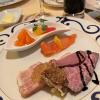 レストラン シェ・リュイ - オードブル サーモンと牛肉のリエットが美味しかった