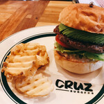 CRUZ BURGERS & CRAFT BEERS - 