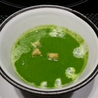 神戸プレジール 本店 - ほうれん草の温かいスープ