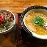 白味噌ラーメンとチャーシュー丼