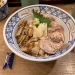 磯丸水産 - サーモンの穴子の炙り丼(ごはん少なめ)　¥880