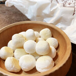熊岡菓子店 - 白くて丸くて、軽い。
