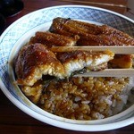 やま平 - 上うなぎ丼のうなぎ厚み