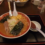 えぞっこ - 辛味噌ラーメン（コーンをトッピングしました）