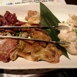 新宿 正統派 焼肉 東海苑 - タン・ホルモン・豚ロース・鶏