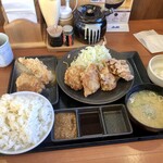 からやま - 「極旨にんにく合盛り定食」(690円)+「ささみからあげ」(120円)+「極ダレ」(130円)+「温泉たまご」(60円)