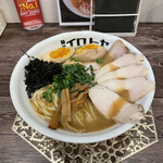 麺屋イロトヤ - 魚介白湯ラーメン 醤油 大盛 + 鶏チャーシュー（3枚） + 味付き玉子