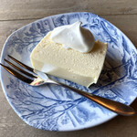 博珈琲 - チーズテリーヌ。
            程よい酸味と甘さのチーズケーキみたいな感じ。