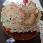 Bekariandokafesanichiichimaru - 五穀パン　ゆるベジハンバーガーにしていただきます。