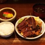 味乃にしき - 2020/12/04 日替りランチ―牛肉と根菜野菜炒め、ミニカレー か ミニ舌シチュー ➡ ほぼステーキは肉厚で柔らかく、ミニカレーも美味しかったです！ 更に野菜たっぷり！！！