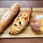 Le Petit Mec - ミルクフランス、白チョコレートとレモンのパン、じゃがいもパン