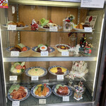 重亭 - 店外のショーケース