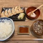 nikujirugyouzanodandadan - 肉汁焼餃子定食