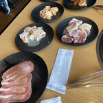 Yakiniku Kingu - 肉たち(´﹃｀)