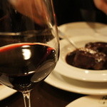 Bar à Vin ムッシュ ヨースケ - 仔牛タンの赤ワイン煮バックの赤ワイン