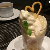 オールデイダイニング リモネ - 白桃のパフェ