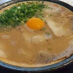 麺家 ぶらっくぴっぐ - 生玉子入りラーメン