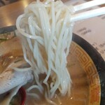 麺家ぶらっくぴっぐ - 麺アップ