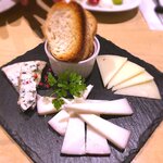 スペインバル グラシア - チーズ3種盛合せ￥980　2019.7.22