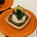 ナベノ-イズム - ・L’Amuse-bouche
      　セルベラ・ド・リヨンとボジョレーワインの
          パート・ド・フリュイ