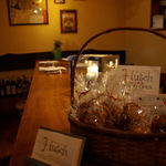 ビストロ ハッチ - このクッキーは売り物だったのだろうか？それとも開店祝い品だったのだろうか？