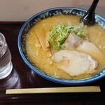 日の出食堂 - みそラーメン  650円
