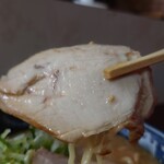 日の出食堂 - このもも肉チャーシューが旨い