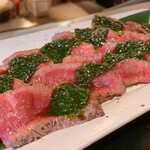 Osashimi Izakaya Sai - 和牛のたたきバジルソースがけ